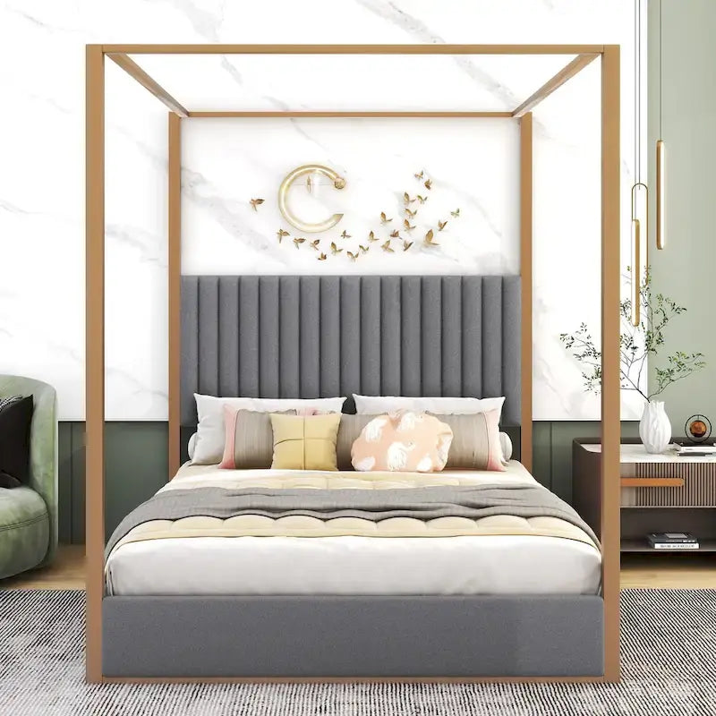 Cama de Casal com Estrutura de Metal e Dossel Estofado em Linho