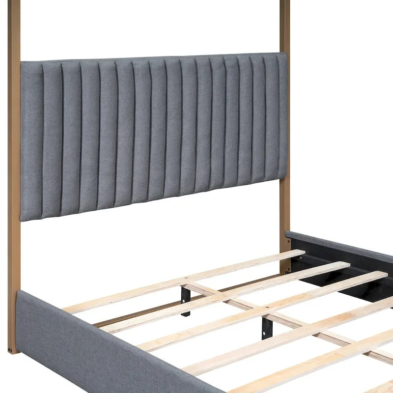 Cama de Casal com Estrutura de Metal e Dossel Estofado em Linho
