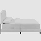Cama de Plataforma King Size em Imitação de Couro com Cabeceira Estofada com Botões