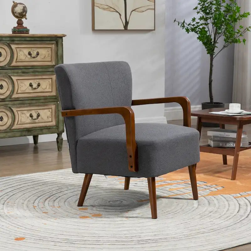 Cadeiras modernas na sala de estar, poltronas com estrutura de madeira