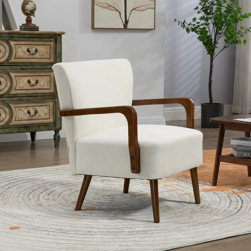 Cadeiras modernas na sala de estar, poltronas com estrutura de madeira